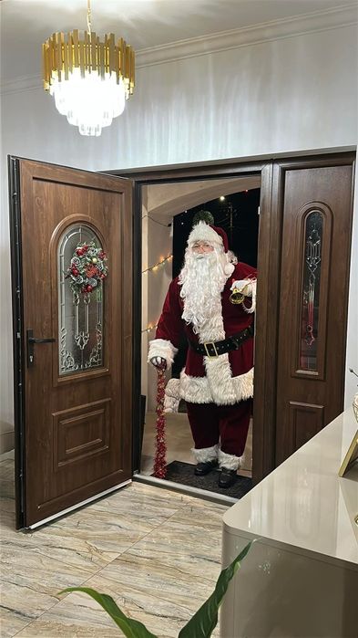 Mos Craciun de închiriat