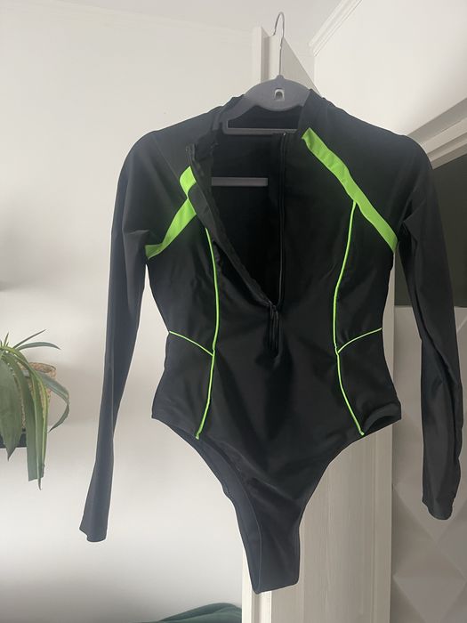 Costum baie negru cu verde