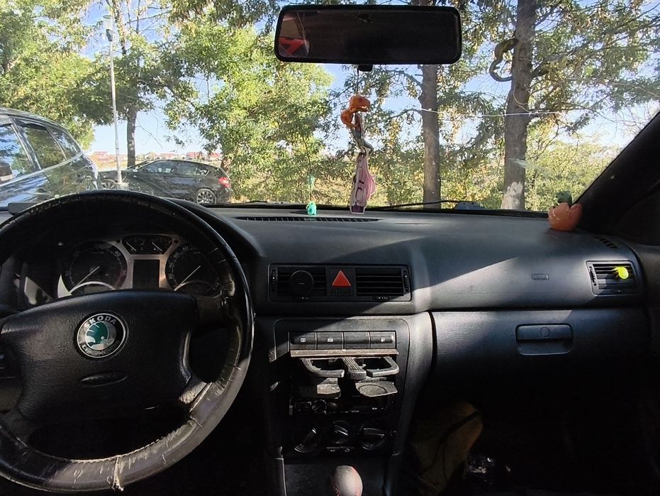 Vand Skoda Octavia 1 pentru dezmembrari