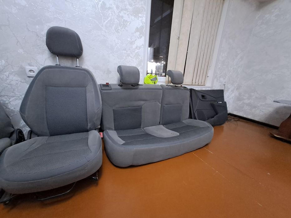 Cobalt sedina va 1 ta abshivka sotiladi