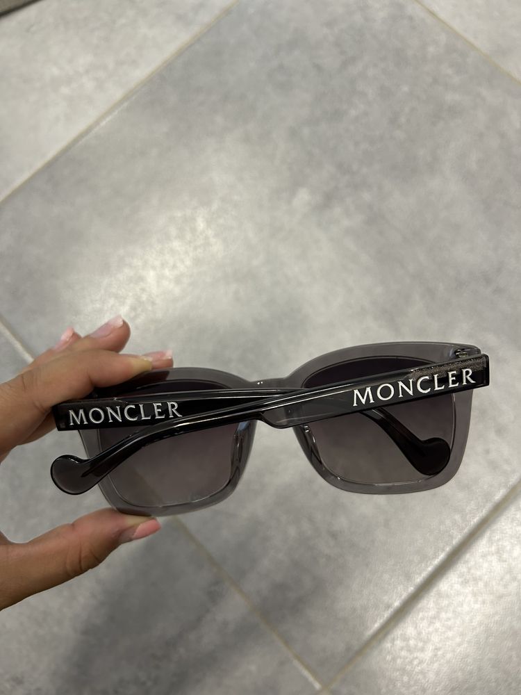 Оригинални слънчеви очила Moncler