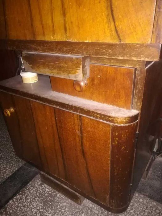 старинни нощни шкафчета от масивно дърво