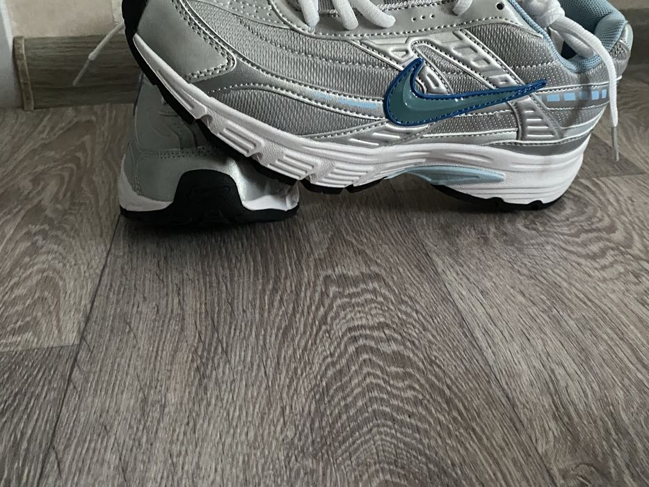 Продажа кросовак 15к возможно торг