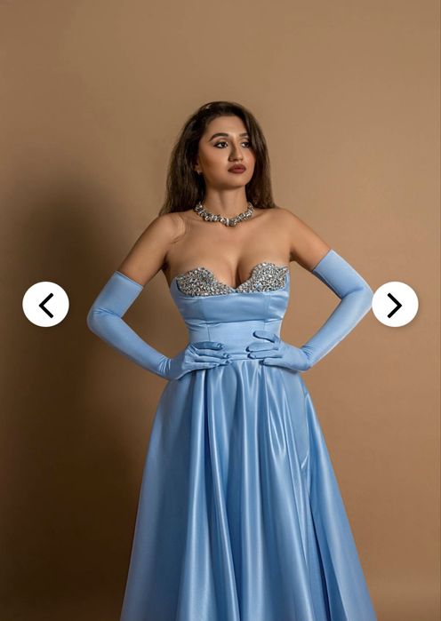 Rochie lunga cu aplicatii din pietre pe bust