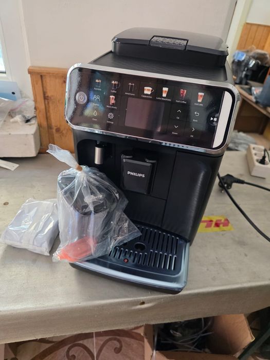 Expresor espressor Philips seria 5500 cappuccino