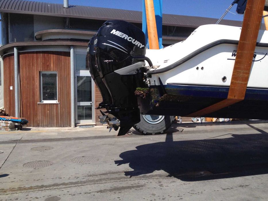 Boston Whaler 305 Conquest –Nescufundabilă, cu 2×300 CP Mercury Verado