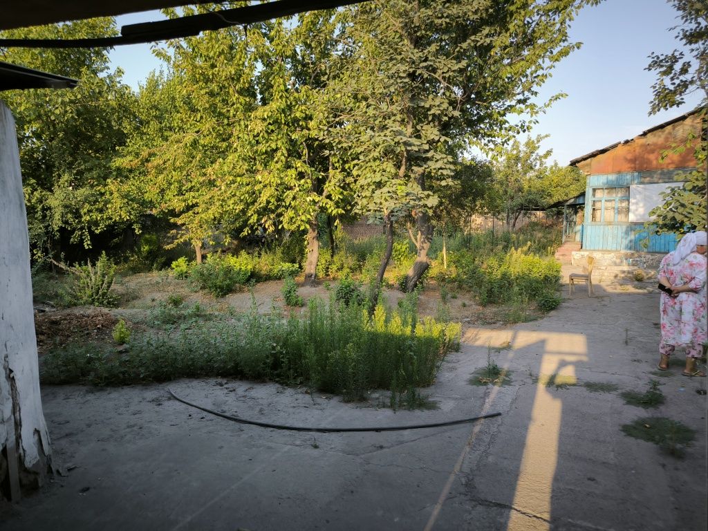 Ховли уй жой сотилади