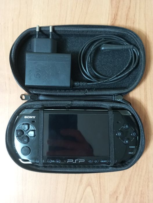 PSP 2000. Цена: 30 000