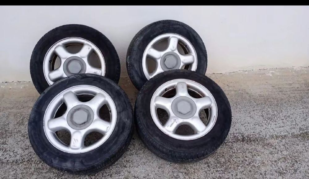 ПРОДАВАМ джанти с куми 14ки 185на 60 . Двете гуми са Michelin