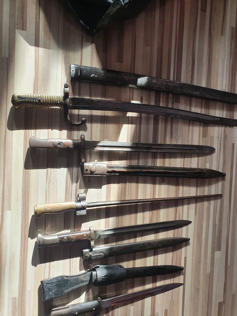 Продавам стари щтикове ножове