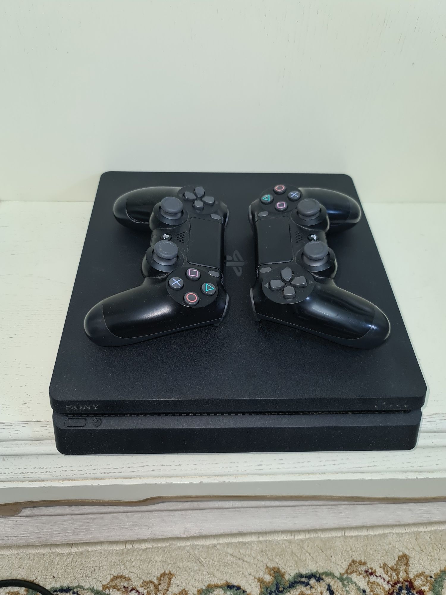 Playstation 4 slim с играми  / ps4 / пс4 / плейстейшин 4