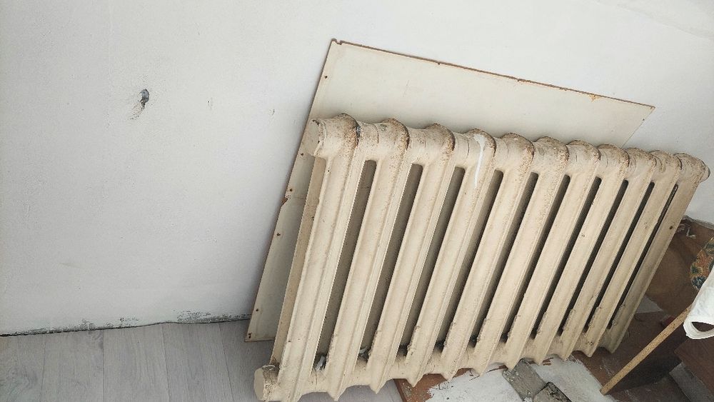 Продам чугунный радиатор для отопления