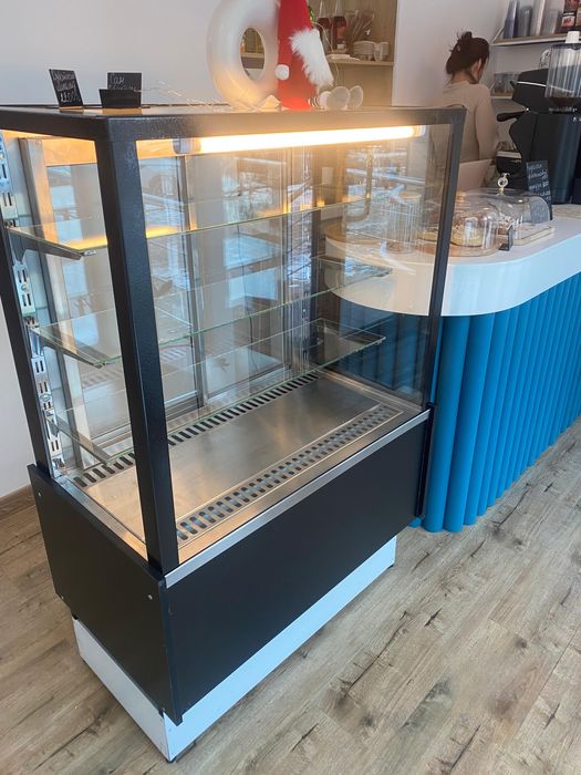 Витринные холодильники кондитерская витрина