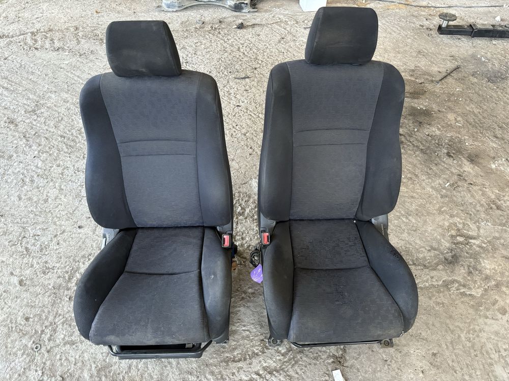 Toyota Corolla седалки  предни