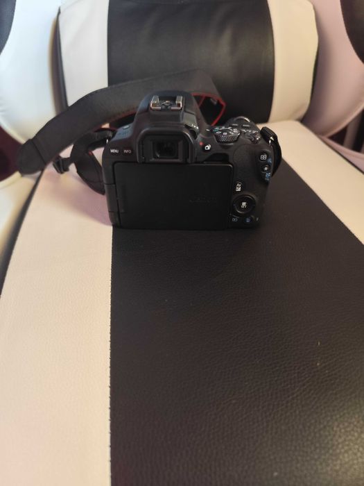 Canon Eos 200D+Пълен комплект за фотография.