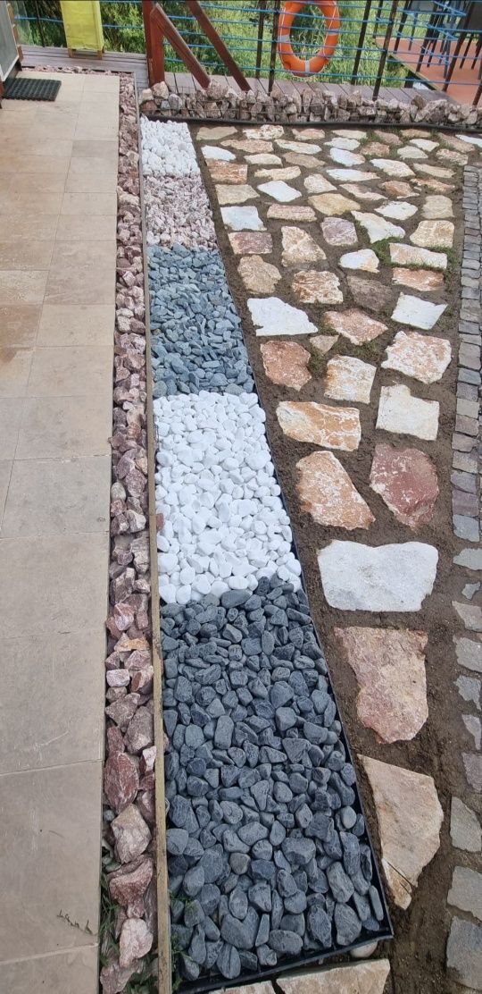 Piatra decorativa ornamentala gradina rotunjita și colturoasa thassos