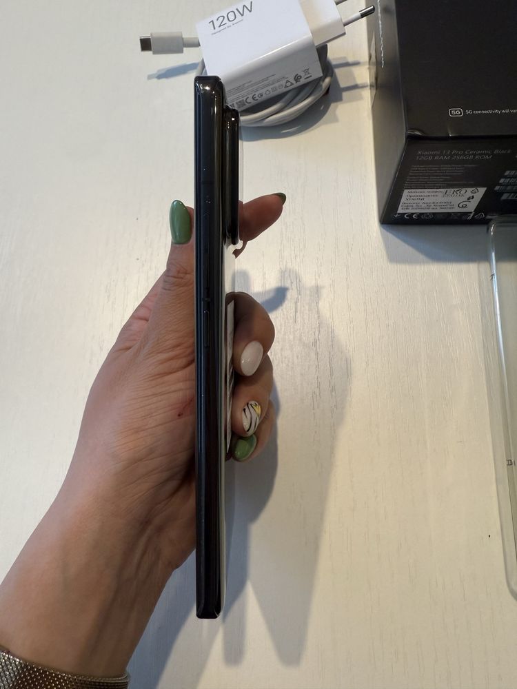 Xiomi 13 pro 12GB RAM 256GB ROM