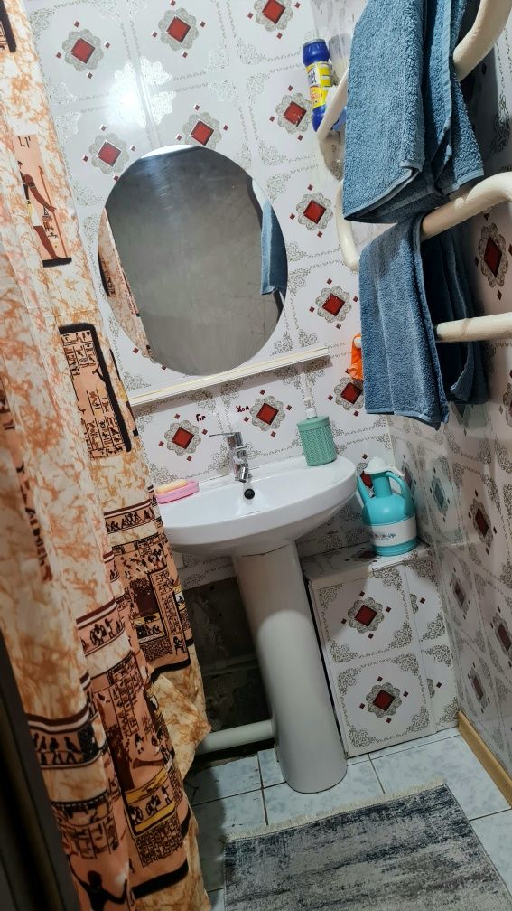 Посуточно 3 ком . кв в 27 мкр , рядом т/ц Байтерек.