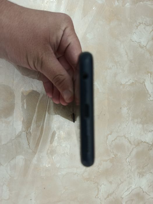 Samsung A13 в хорошем состоянии есть коробка.