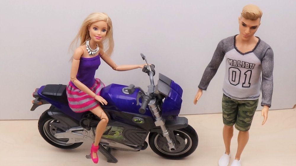 Vand motocicleta pt Barbie 20 lei