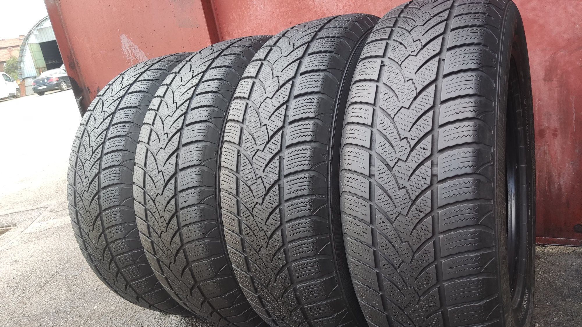 4бр. зимни гуми 215/70/16 Platin Winter, SUV
dot21
6.8mm
Добро състоян