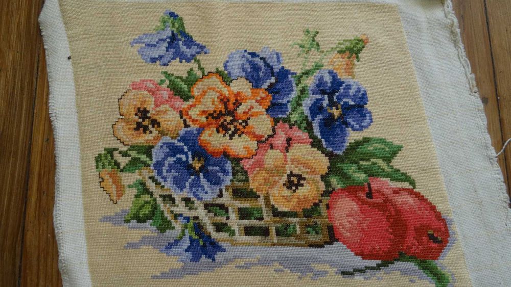 Гоблен теменужки и ябълки 22см/25см