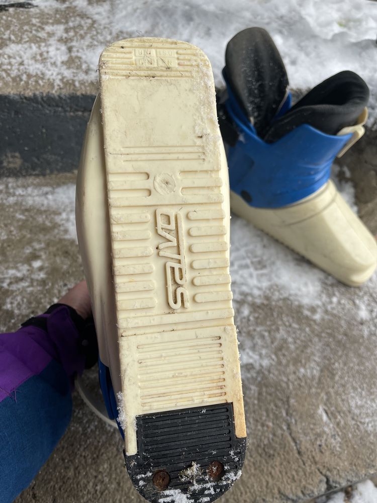 Лыжи и ботинки размер 36