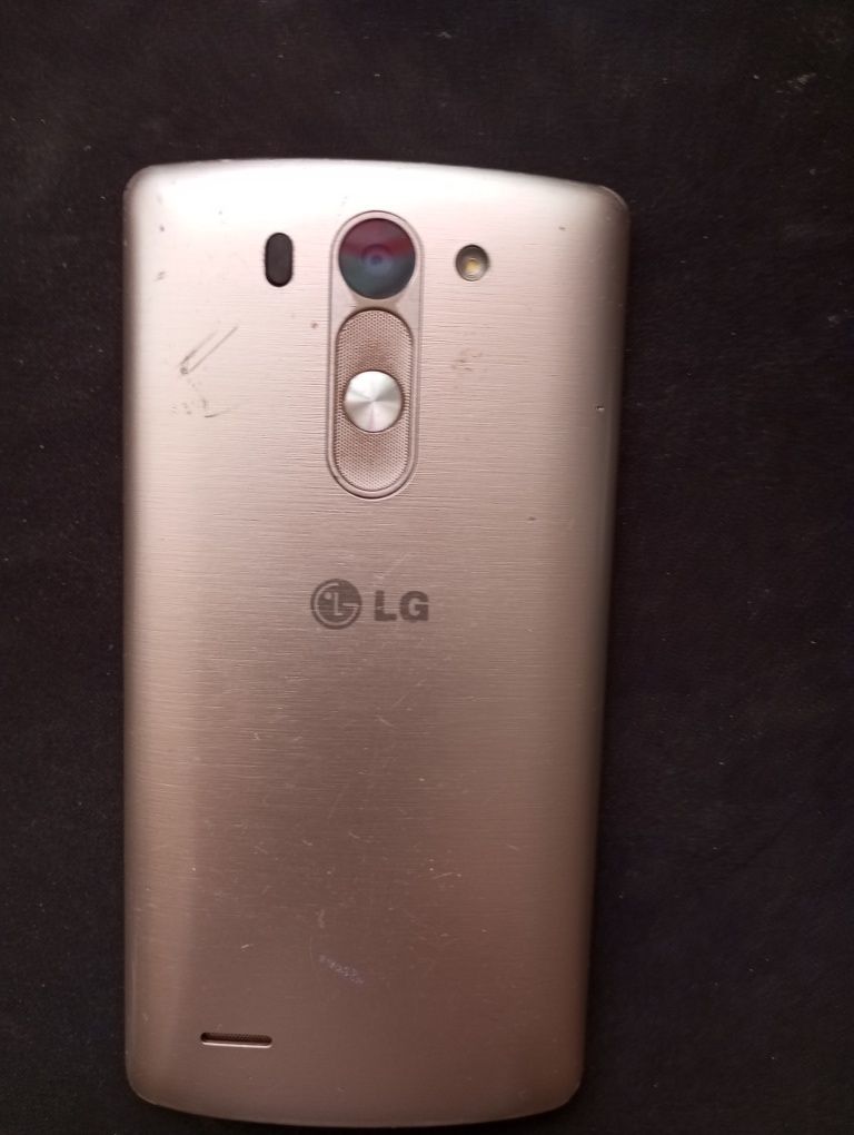 Телефон LG G3s В среднем состоянии. 3500 в цене уступлю.