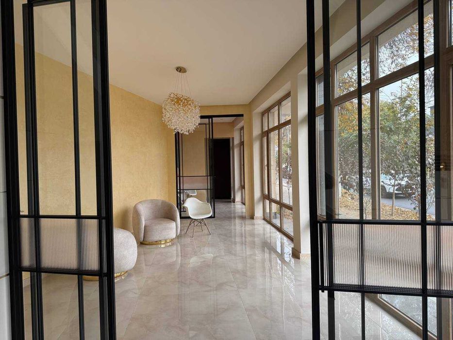 Сдается отдельно стоящие здание 330м2 Яккасарайском районе SH83