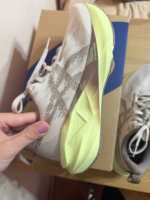 Дамски маратонки ASICS Novablast 5 – размер 38 (24 см)