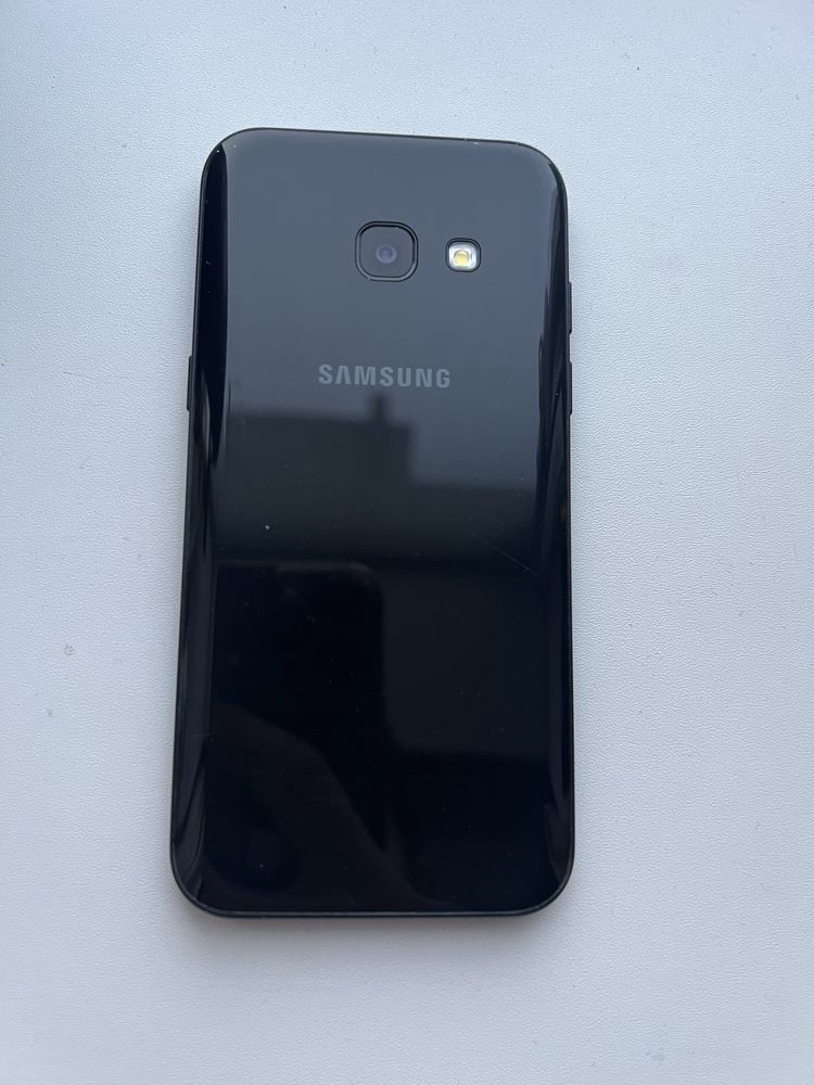 Samsung A3 2017  память 16gb