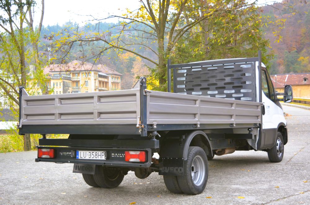 Iveco Daily 2015 basculabil pe 3 parti