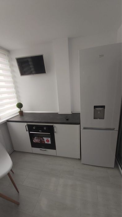 PF . Inchiriez garsoniera