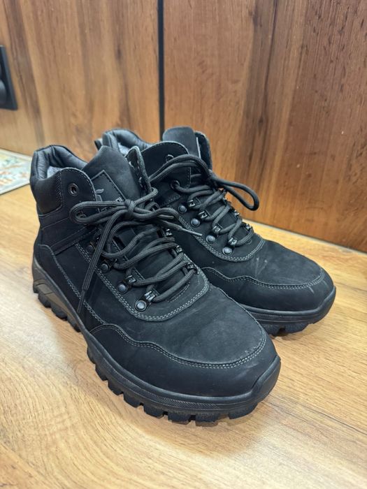 Продам ботинки мужские зимние 40 размер