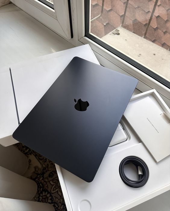 MacBook Air M3 8/256GB Midnight 100%