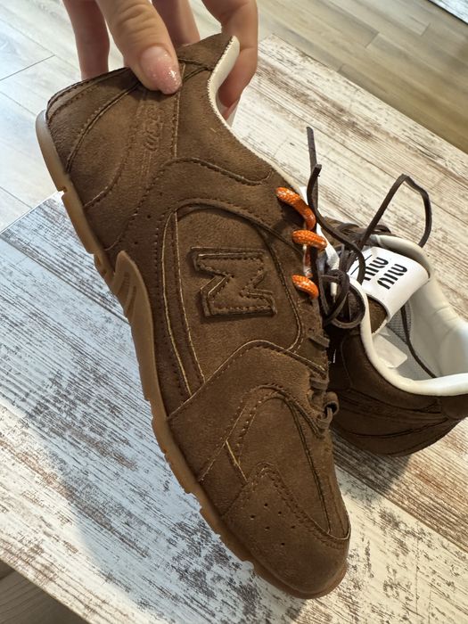 Vand sneakers New Balance x Miu Miu