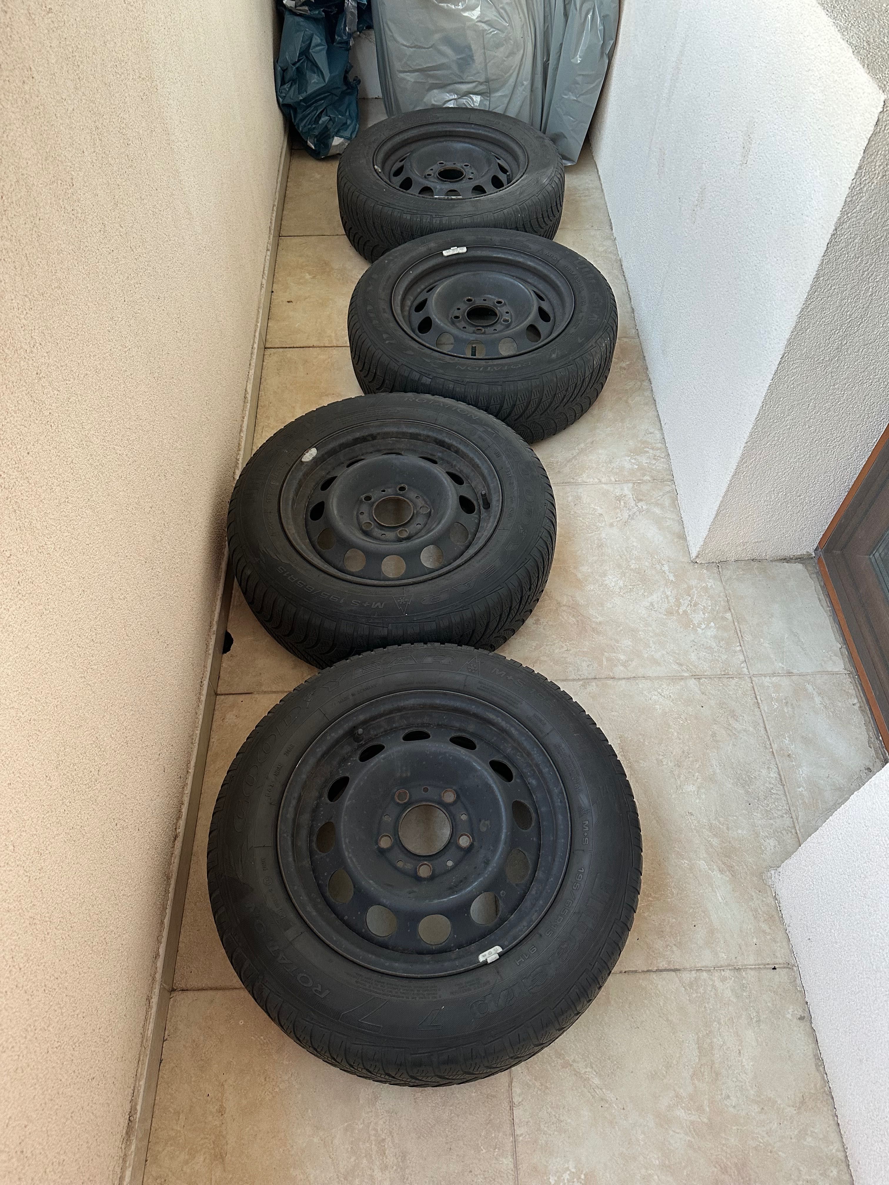 4бр. железни джанти 5x120 със зимни гуми Goodyear Ultragrip 195/65/R15