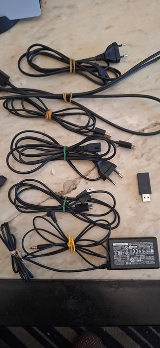 PS5 конзола + PULSE 3D слушалки + DualSence зареждаща станция