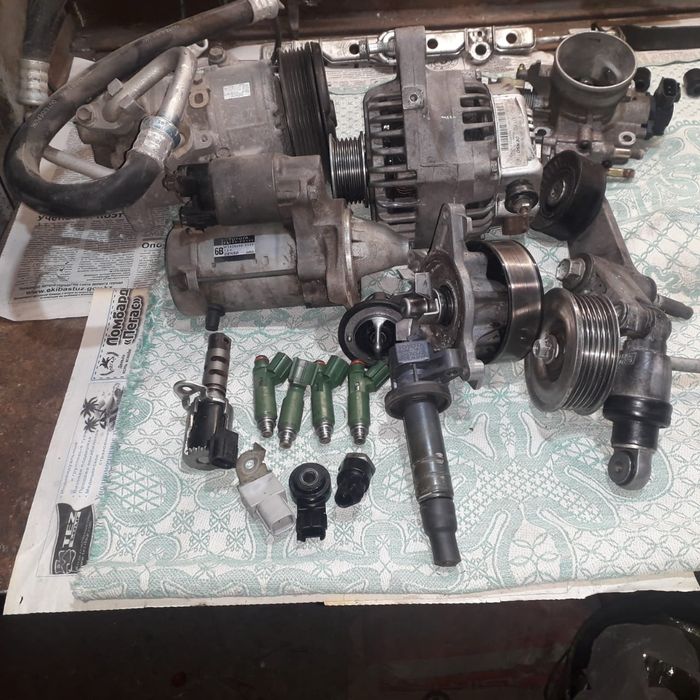 Продам запчасти на  машину таиоту Авенсис шину