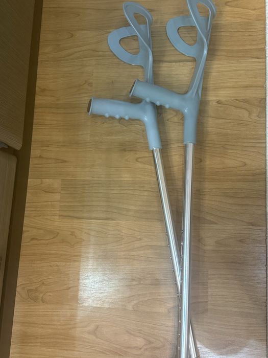 Костыли  длина регулируется,брали для себя ну не понадобилось