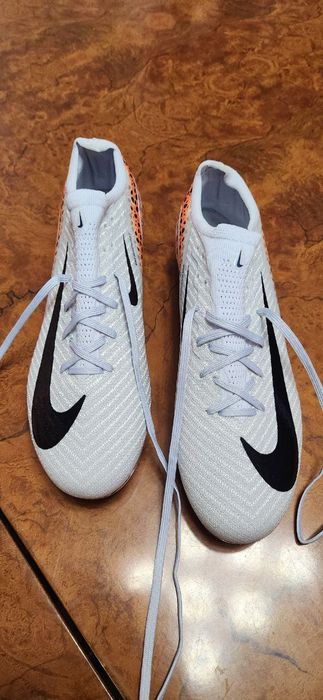 Butsi mercurial air zoom 42 razmer 550mingga olingan.