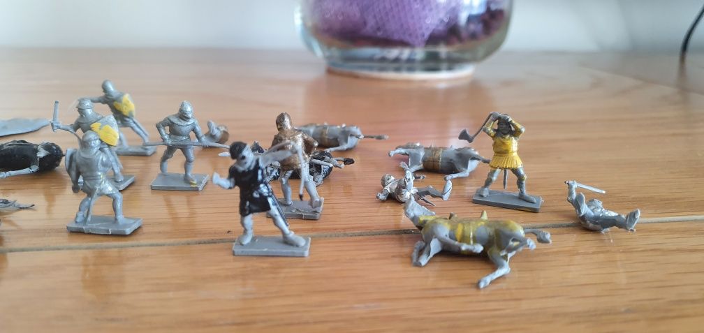 4 seturi soldatei pentru diorama posibil H0 sau HO