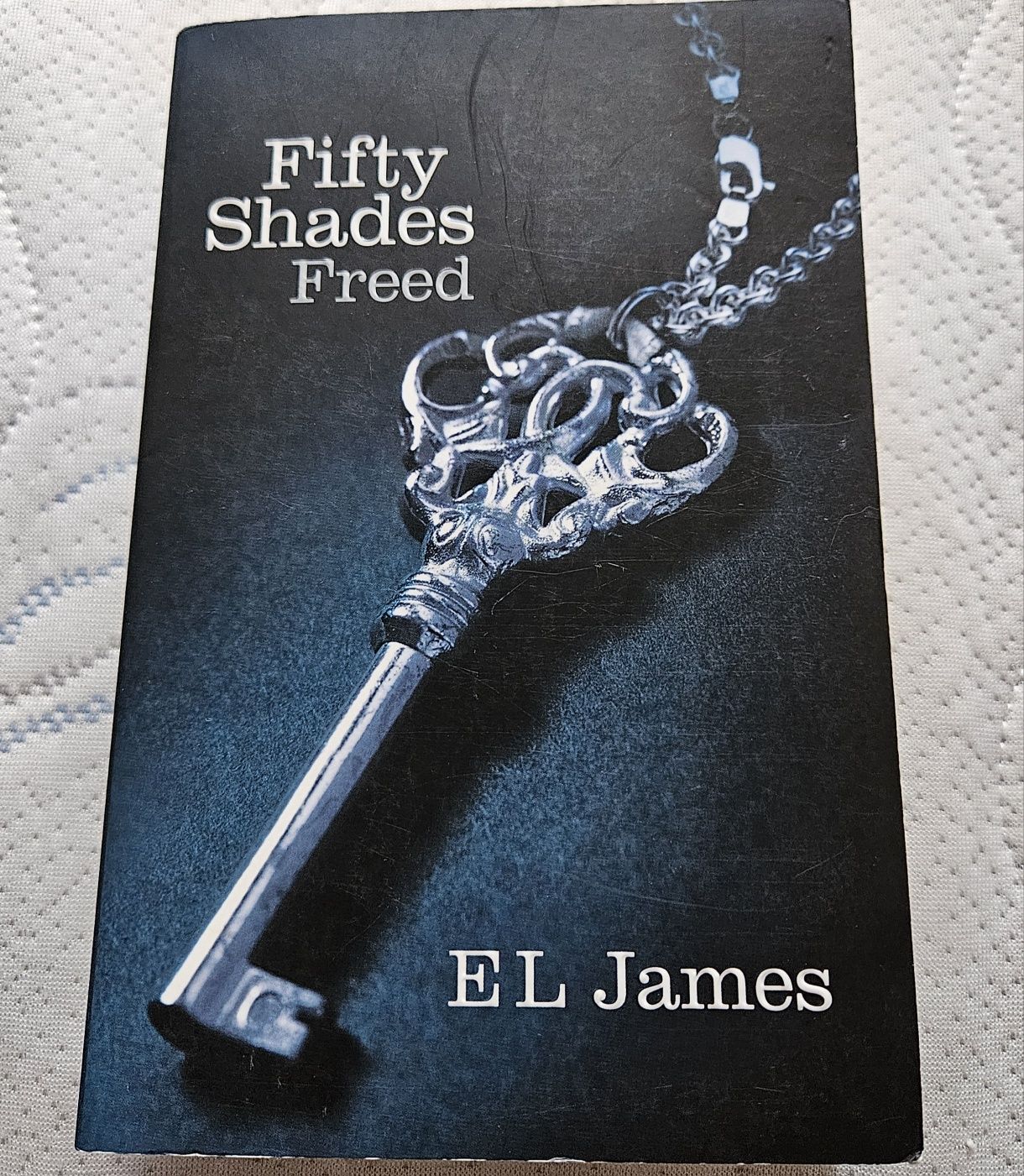 Петдесет нюанса освободени/Fifty Shades Freed на английски език