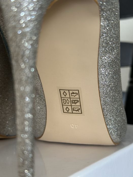 Елегантни обувки Guess