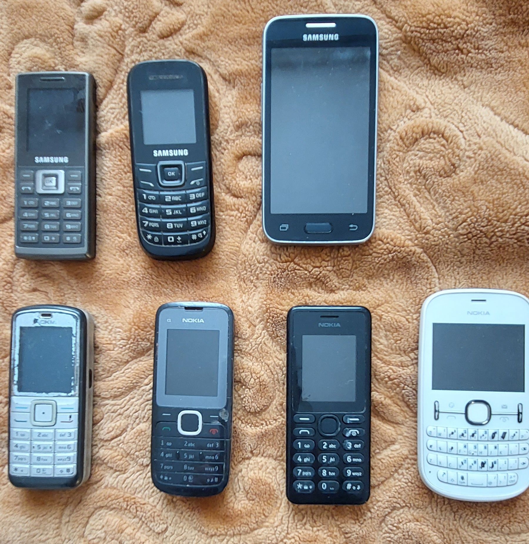 Vând telefoane mobile vechi