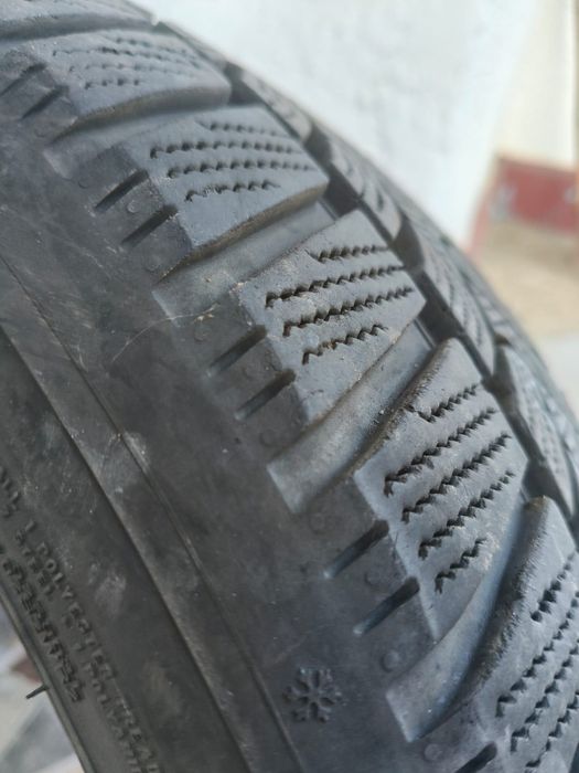 Vând 4 Anvelope iarnă DUNLOP WINTER SPORT 5 – 205/50 R17 93H