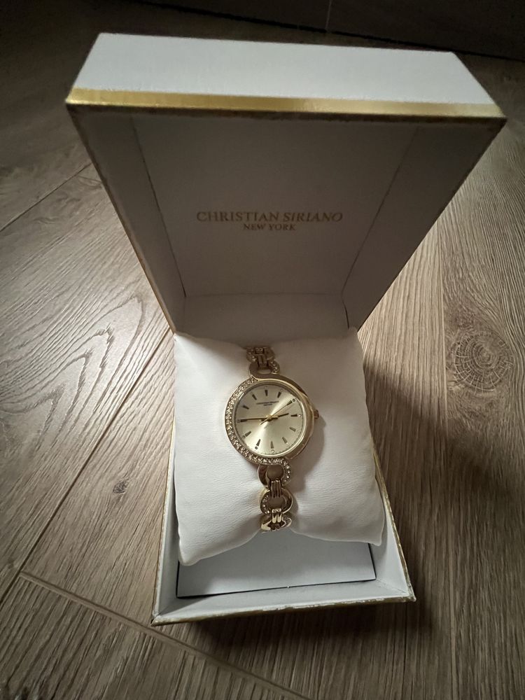 Часовник Christian Siriano