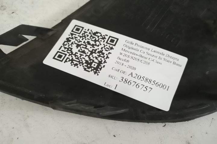 Grila Proiector Laterala Dreapta Originala Cu Senzor In Stare Buna Mer