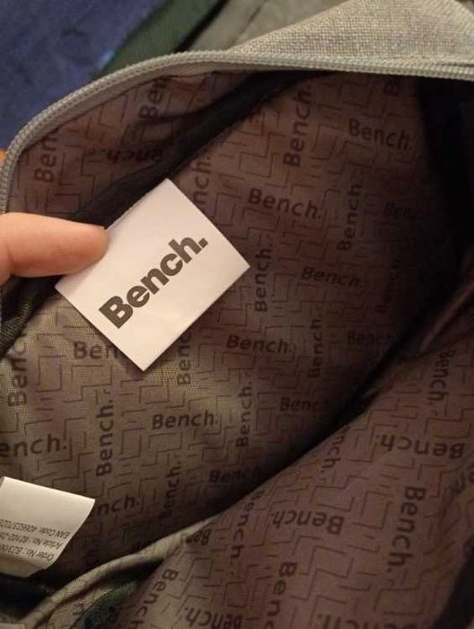 Чисто нова оригинална чантичка Bench