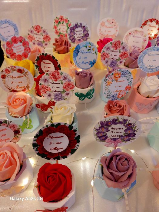 Красиво декорирани кашпи със сапунени рози 4,50лв